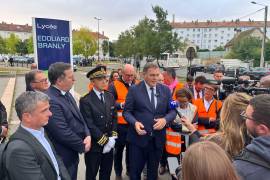 Dans les transports scolaires avec le Ministre des Transports